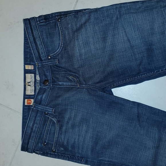 Juicy Couture Women's Capri denim Fitted Jeans. 27 - Picture 7 of 13